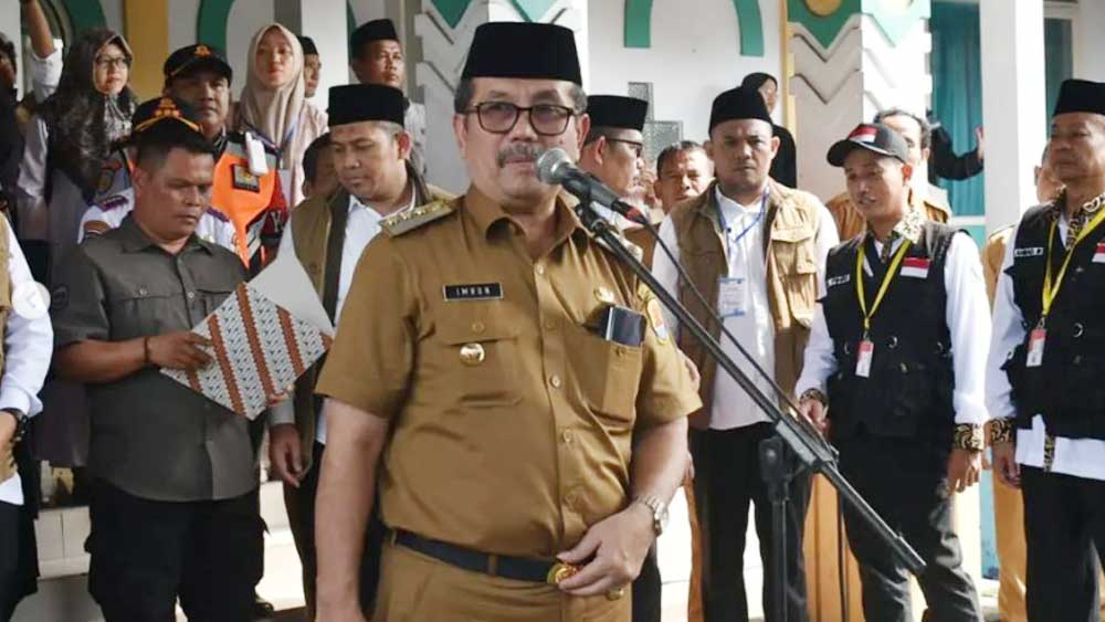 Bupati Imron Ingatkan Cuaca Panas Kepada Jemaah Calon Haji Kabupaten Cirebon