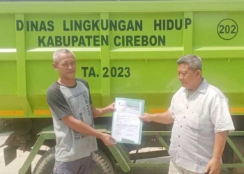 Desa Jemaras Kidul Cirebon Terima Bak Sampah