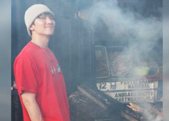 Ji Chang Wook Makan Sate di Pinggir Jalan, Mulai Terbiasa dengan Cuaca Jakarta