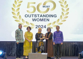 Direktur Komersial dan UMKM Bank bjb Nancy Adistyasari Raih Penghargaan Most Outstanding Women 2024