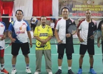 Foto Iptu Rudiana Tanding Bulu Tangkis Beredar