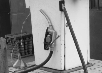 Indramayu Kelangkaan Solar Bersubsidi, Angkutan Umum dan Traktor Petani Berebut