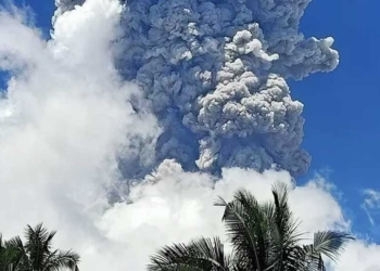 Lebih Besar, Gunung Ibu Erupsi Lagi, Lontarkan Abu Setinggi 7.000 Meter