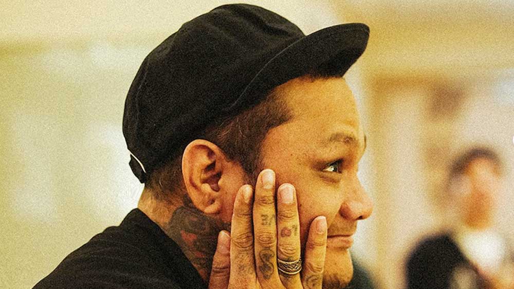 Eva Manurung Tak Kuasa Menahan Tangis Lihat Virgoun Mendekam di Tahanan