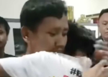 Pegi Setiawan Lakukan Hal Ini Saat Bertemu Kedua Orang Tuanya Usai Bebas dari Tahanan Polda Jabar