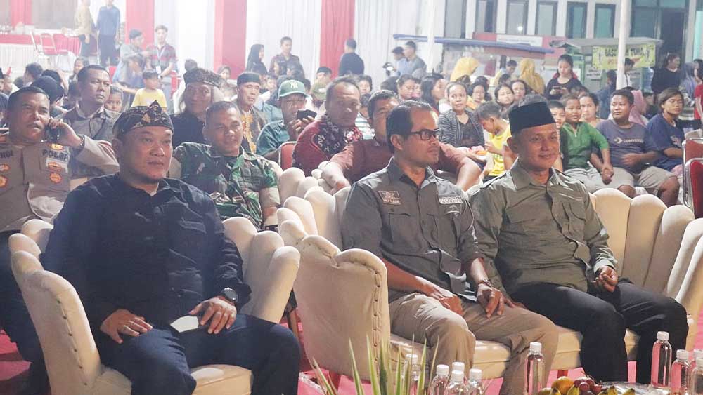 Pemkab Cirebon Gempur Rokok Ilegal Lewat Wayang Kulit