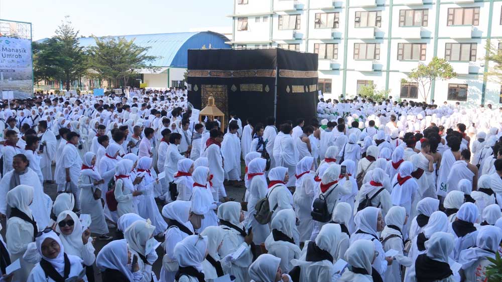Ribuan Mahasiswa UIN Siber Cirebon Ikuti Praktik Manasik Haji dan Umroh