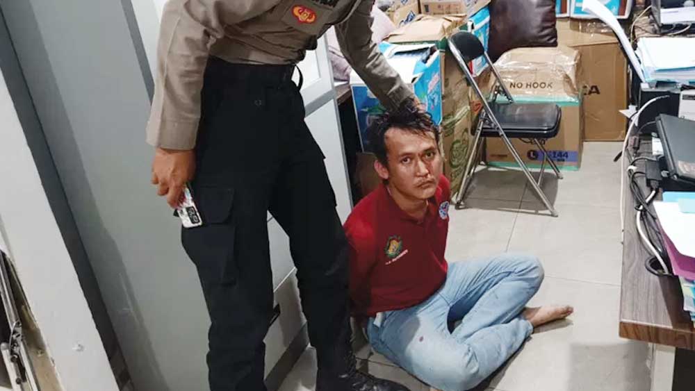 Agen BRILink di Indramayu Dirampok Jelang Salat Jumat, Pemilik Dibacok, Pelaku Dimassa