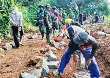 TMMD ke-121 di Desa Kubang Cirebon, Perkuat Jalan dan TPT