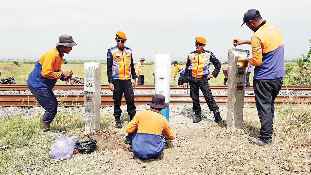 11 Perlintasan Kereta Api Sebidang Ditutup