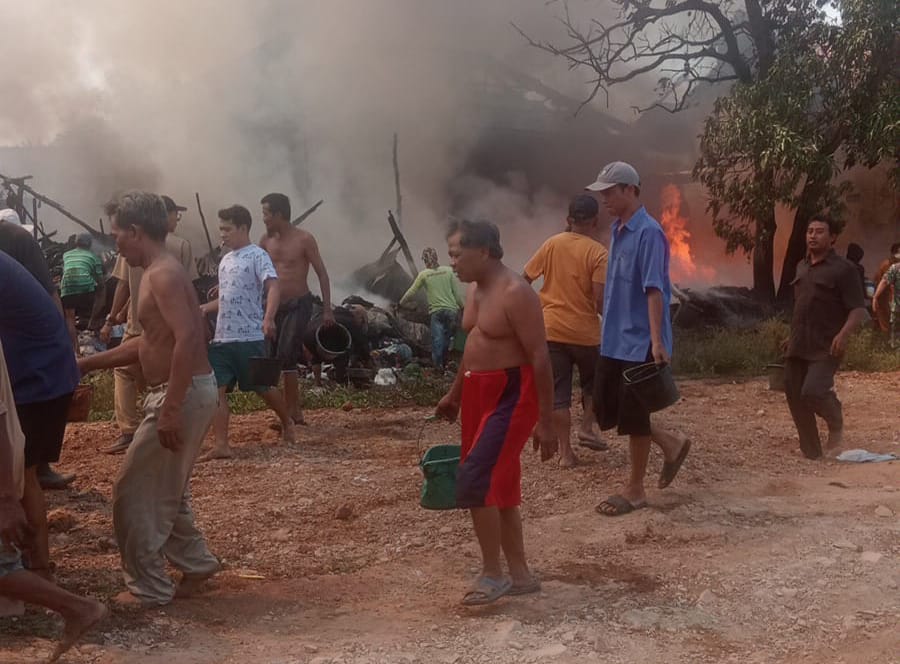 Kebakaran di Kaliwedi Lor Cirebon, 2 Rumah, 1 Gudang Limbah Plastik, 1 Kandang dan 4 Kambing Terpanggang