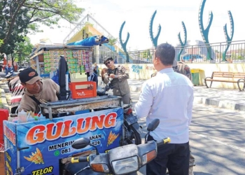 Membandel, PKL Depan Kantor Bupati Cirebon Ditertibkan