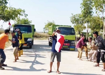 Meriahkan HUT ke-79 RI, UPT TPA Kubangdeleg Cirebon Gelar Lomba Tarik Truk Sampah