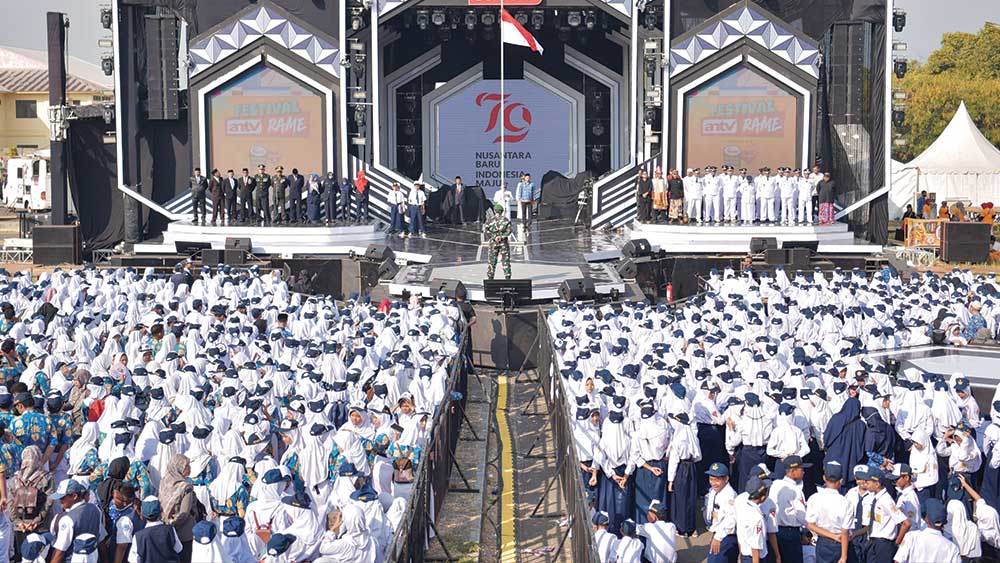 Pecahkan Rekor Muri, 1945 Pelajar SMP di Kabupaten Cirebon Kumandangkan Pembukaan UUD 45