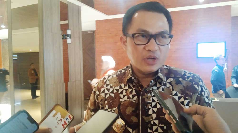 Pj Bupati Cirebon Wahyu Mijaya Ajak Masyarakat Awasi ASN