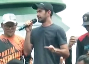 Aktor Reza Rahadian Ikut Demo Tolak RUU Pilkada