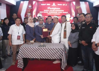 Dedi Mulyadi-Erwan Setiawan Daftar Pilgub Jabar ke KPU