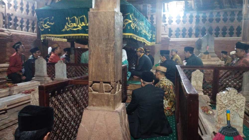 Promosi Wisata Religi, Peserta Munas Mudir Mahad PTKIN se Indonesia Ziarah ke Makam Sunan Gunung Jati