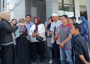 Kejar Pengembalian Aset, Nasabah KSPPS BMT CSI Luruk Kantor Cabang Bank Mandiri Tegalwangi Cirebon