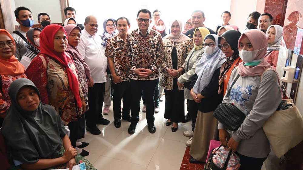 Pj Bupati Cirebon Wahyu Mijaya Imbau Masyarakat Ber-KB untuk Hidup Lebih Baik Lagi