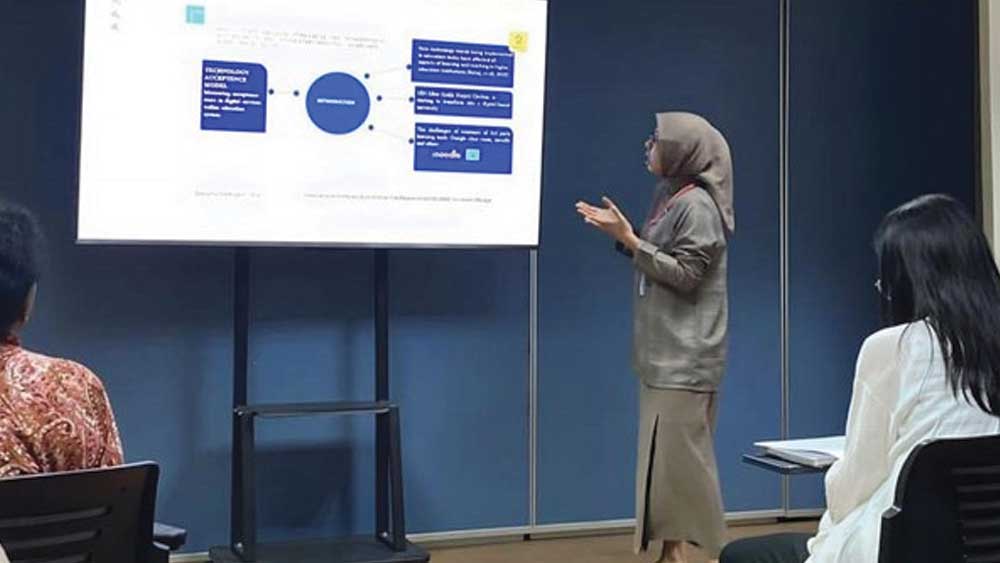 Dessy Kushardiyanti, Dosen KPI UIN Siber Cirebon Bahas Transformasi Digital di ICHE Universiti Malaya Malaysia