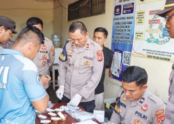 Anggota Polsek Klangenan dan Kaliwedi Cirebon Dites Urine