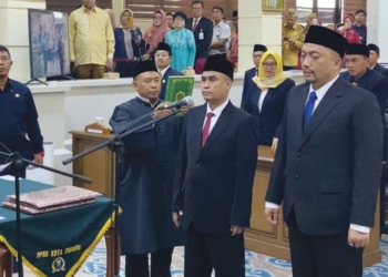 Anton Octavianto dan Umar Stanis Klau Resmi Jadi Anggota DPRD Kota Cirebon