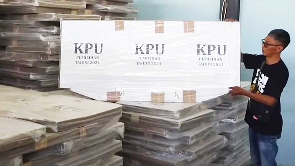 KPU Kabupaten Cirebon Tunggu Kiriman Logistik Tahap 2, Kotak Suara untuk Pilkada 2024 Kurang 211