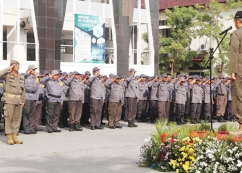 Pasukan Satlinmas Kota Cirebon Apel Siaga Pengamanan Pilkada