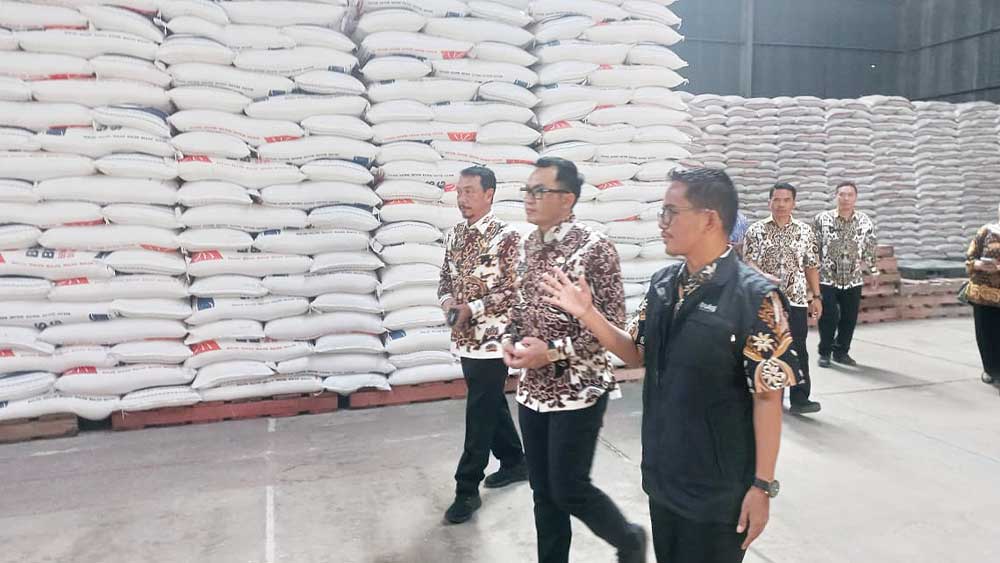 Perum Bulog Cirebon Pastikan Stok Beras Aman Hingga Akhir 2024