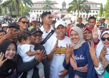 Cagub Jabar Dedi Mulyadi Diserbu Warga Saat Hadiri Kampanye Berintegritas di Gedung Sate