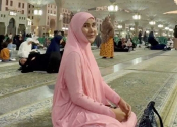 Isa Zega Berpenampilan Seperti Perempuan Saat Umroh, Resmi Dilaporkan ke Polisi Soal Dugaan Penistaan Agama