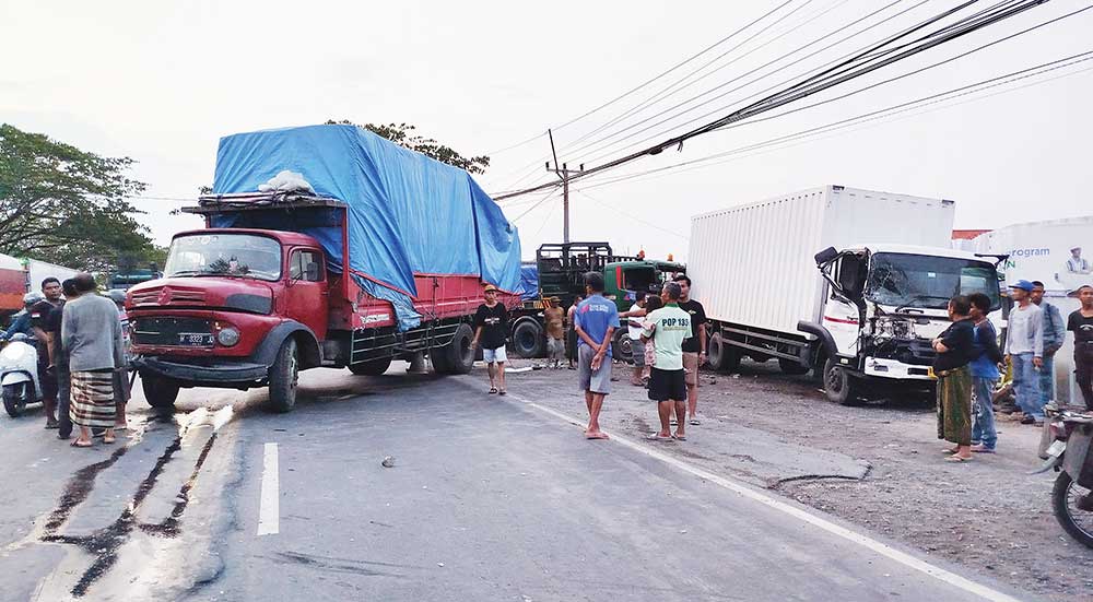 Kecelakaan di Cirebon, Empat Truk Tabrakan Beruntun