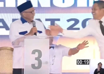 Kocak, Salah Alamatkan Pertanyaan di Debat Pilgub Jabar, Dedi Mulyadi Tepuk Bahu Ahmad Syaikhu