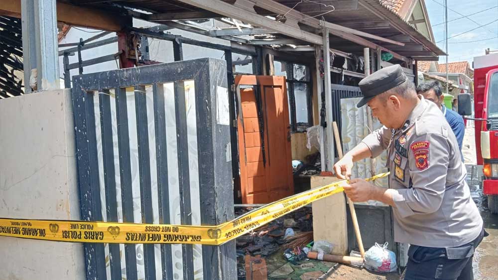 Minta Dibelikan Motor Tak Dituruti, Anak di Cirebon Bakar Rumah Orang Tua