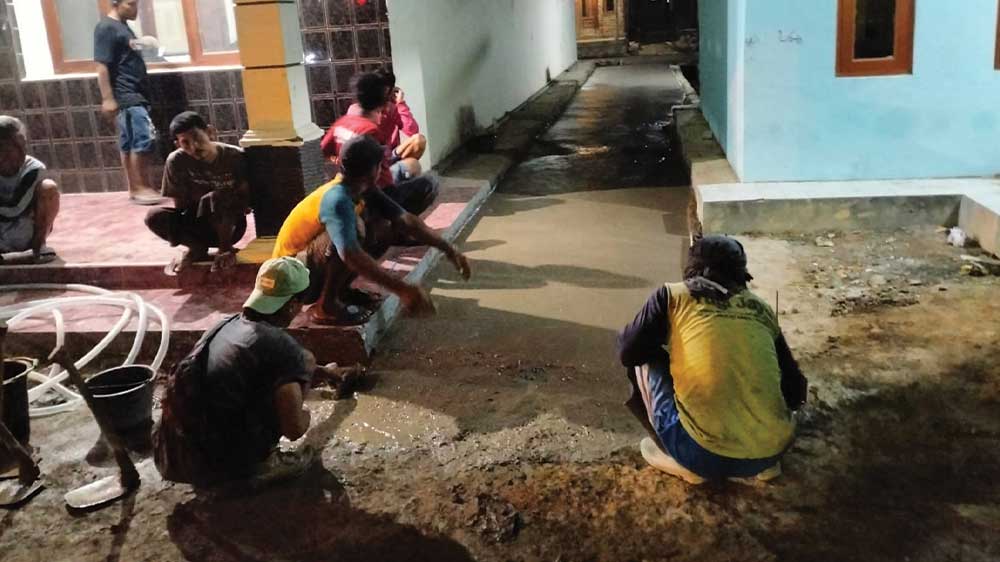 Pemerintah Desa Bangodua Cirebon Lakukan Betonisasi Jalan Lingkungan
