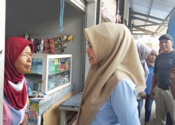 Pilbup Cirebon, Wahyu Tjiptaningsih Blusukan ke Pasar Kue