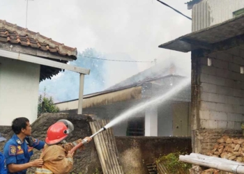 Rumah Usaha Kerupuk di Kejuden Cirebon Terbakar