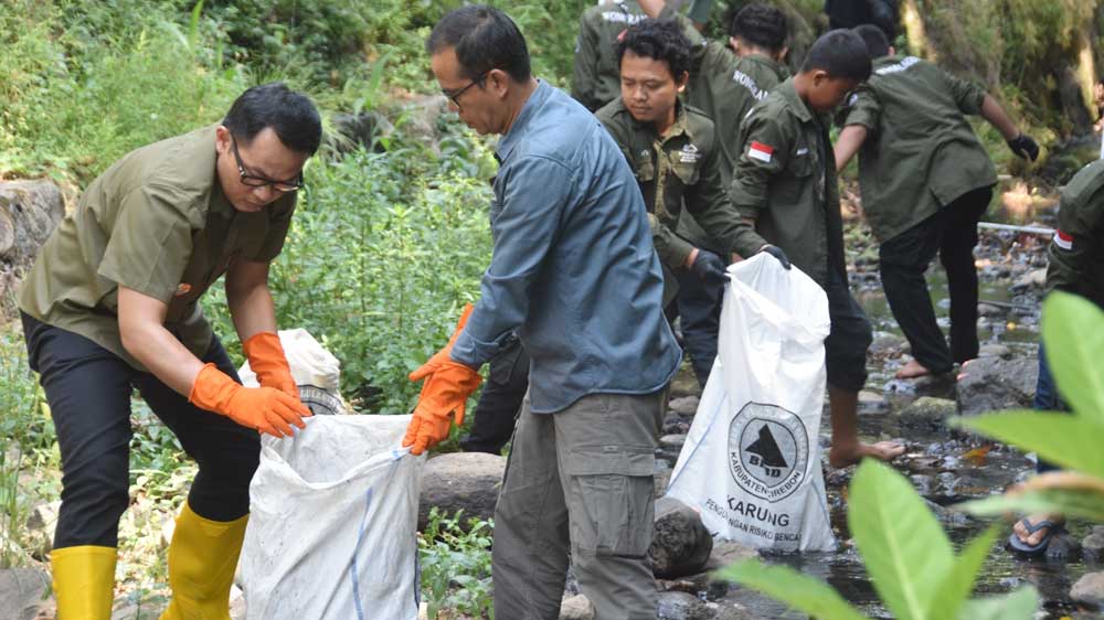 Jadi Perhatian Serius, Pj Bupati Cirebon Sapu Bersih Sampah Liar