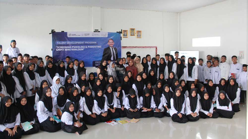 Dosen STAIKU Bangun Generasi Percaya Diri di SMPIT Ibnu Khaldun