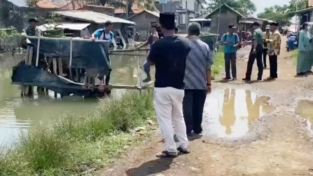 Losari Cirebon Marak Jamban Liar di Atas Aliran Sungai, Belum Masuk Kecamatan Sehat