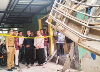 Semua Bangunan Mulai Dianalisa, Kontraktor SMPN 1 Talun Di-black List, Sudah Empat Pekerjaan Atap Ambruk