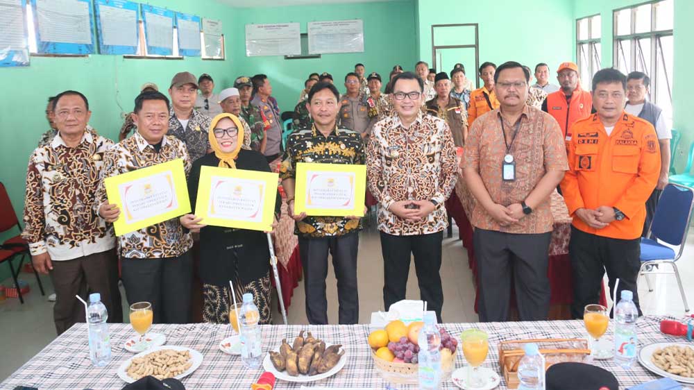 Pemkab Cirebon Berikan Bantuan Perahu untuk Antisipasi Banjir di Wilayah Sulit Dijangkau