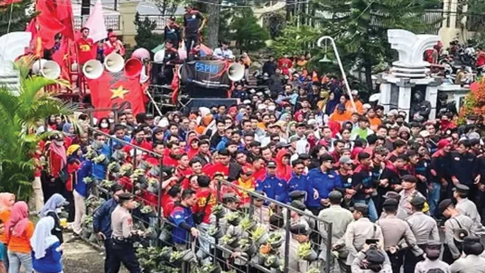 Buruh Indramayu Demo, Protes UMK Hanya Naik 6,5 persen, Tuntut Naik 30 persen