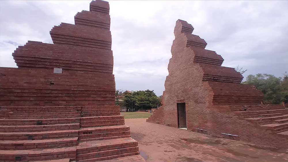 Gapura Alun-alun Kejaksan Cirebon Retak, Diperbaiki Tahun Depan, Sedot Anggaran Ratusan Juta