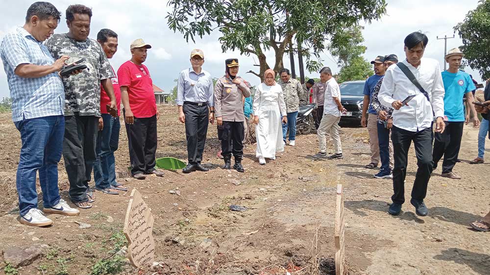Pj Bupati Instruksikan Jalan Rusak di Kabupaten Cirebon Segera Diperbaiki, Berharap Masyarakat Sabar dan Jaga Kondusifitas