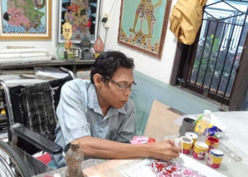 Lukis Kaca Cirebon Karya Penyandang Disabilitas Menembus Batas