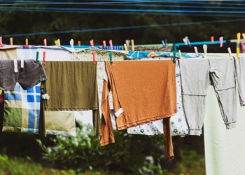 8 Tips Agar Pakaian Tidak Bau Apek, Terutama di Musim Hujan