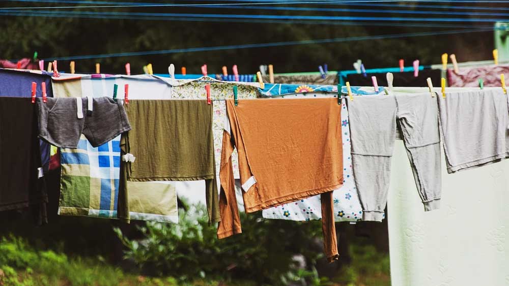 8 Tips Agar Pakaian Tidak Bau Apek, Terutama di Musim Hujan