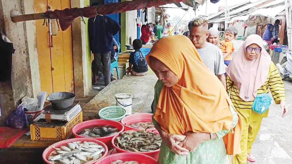 Cuaca Buruk, Nelayan Tak Melaut, Harga Ikan di Cirebon Melonjak